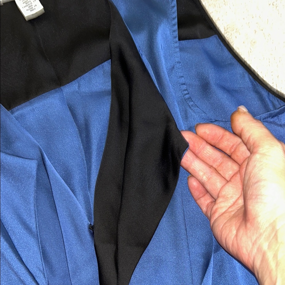 Kenneth Cole Elegant Blue Sleeveless Top - Picture 3 of 4